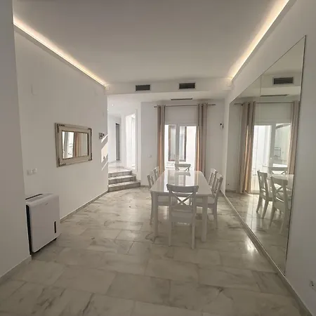 Casa En 6 Con Playa Y 2 Piscinas * ماربيا